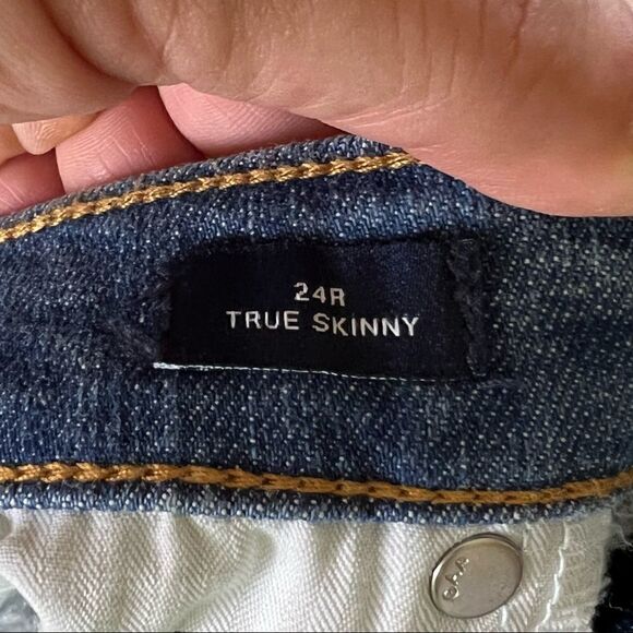 Gap | NWT Factory Distressed Mid-Rise True Skinny Ankle Raw Hem Jeans - Picture 7 of 9